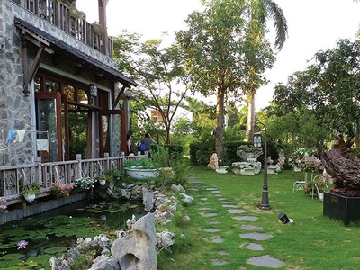 Khung cảnh Vườn đá, nơi nghỉ ngơi sau những ngày làm việc căng thẳng của vị doanh nhân bị đá “hút hồn”