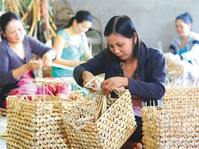 Tín dụng vi mô giúp nhiều chị em phụ nữ thoát nghèo. Ảnh: TTXVN