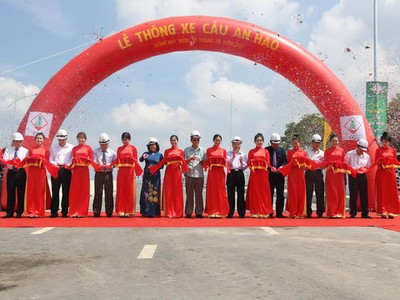 Cầu An Hảo bắc qua sông Đồng Nai kết nối cù lao Hiệp Hòa (cù lao Phố, xã Hiệp Hòa) và ngã tư Vũng Tàu, phường An Bình, TP Biên Hòa, tỉnh Đồng Nai