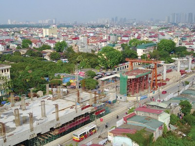 Tình trạng đội vốn Kl99ok phiên bản mới và kém hiệu quả tại không ít 
dự án tiếp tục làm cho nợ công có xu hướng tăng nhanh