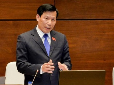 Bộ trưởng Bộ Văn hóa Thể thao và Du lịch Nguyễn Ngọc Thiện  trả lời chất vấn tại hội trường