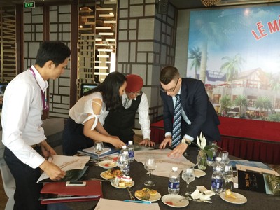 Nắm bắt nhu cầu của nhà Kl99ok phiên bản mới trong nước, nhiều công ty tư vấn đã tổ chức các buổi tọa đàm, giới thiệu chương trình Kl99ok phiên bản mới Web Tổng Nhà Cái 99Kl99 Giải Trí Bậc Nhất ở nước ngoài. Ảnh: Bùi Trang