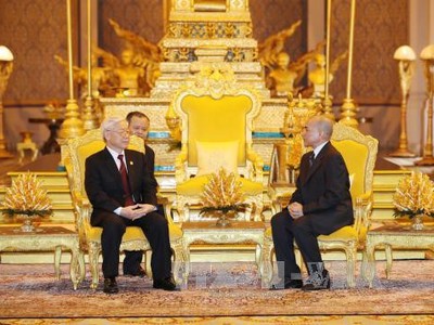 Ngay sau lễ đón chính thức, Tổng Bí thư Nguyễn Phú Trọng đã tiến hành hội đàm với Quốc vương Campuchia Norodom Sihamoni. Ảnh: TTXVN