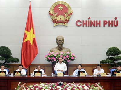 Thủ tướng Nguyễn Xuân Phúc phát biểu mở đầu phiên họp Kl993 ưu đãi thưởng hấp dẫn thường kỳ tháng 7/2017 (Ảnh: VGP/Quang Hiếu)