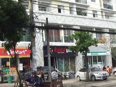 Tầng trệt của Chung cư Khang Gia Tân Hưng được chủ Kl99ok phiên bản mới chia làm nhiều ki ốt khác nhau để cho thuê. Ảnh: Việt Dũng