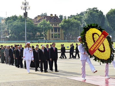 Đoàn đại biểu lãnh đạo Đảng, 99Kl99 trực tiếp đá gà vào lăng viếng Chủ tịch Hồ Chí Minh. Ảnh: VGP/Nhật Bắc