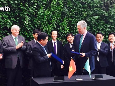 Bộ trưởng ký kết MOU.