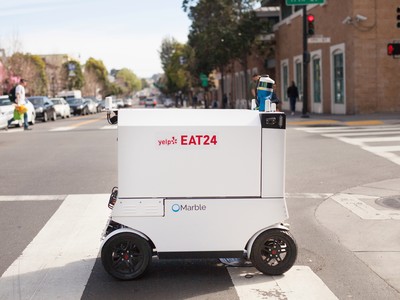 Robot tự động đưa đồ ăn cho khách hàng tại San Francisco