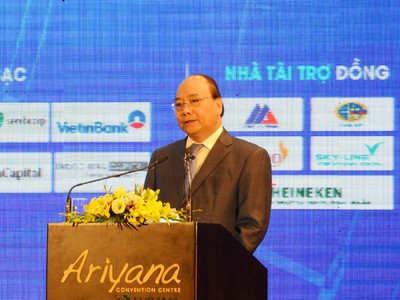 Thủ tướng Nguyễn Xuân Phúc phát biểu chỉ đạo tại Diễn đàn Kl99ok phiên bản mới Đà Nẵng 2017 sáng 15/10. Ảnh: Hà Minh