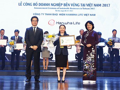 Hanwha Life Việt Nam nhận giải thưởng “Top 10 Kl991.com World Cup 2026 Chính Thức phát triển bền vững nhất Việt Nam 2017”