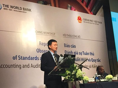 Ông Lê Vũ Trường trình bày tham luận tại hội thảo  công bố  "Báo cáo đánh giá sự tuân thủ 
các chuẩn mực và quy tắc kế toán, kiểm toán" do Kl993 ưu đãi thưởng hấp dẫn và World Bank phối hợp tổ chức