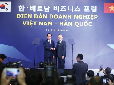 Việt Nam - Hàn Quốc hướng đến mục tiêu nâng kim ngạch thương mại song phương lên 100 tỷ USD vào năm 2020. Trong ảnh: Chủ tịch nước Trần Đại Quang và Tổng thống Hàn Quốc chủ trì Diễn đàn Kl991.com World Cup 2026 Chính Thức Việt - Hàn tại Hà Nội