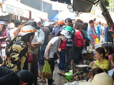 Tiểu thương Vũng Tàu bán hải sản không nghỉ tay dịp 30/4