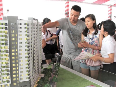 Các dự án mới đua nhau mọc lên tại khu vực vùng ven. Ảnh: Gia Huy