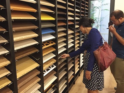 Người tiêu dùng nên tìm mua sản phẩm của các thương hiệu uy tín để đảm bảo chất lượng. Ảnh: Kim Đức