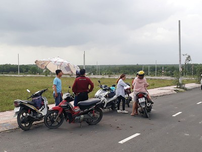 Không chỉ là cầu nối giữa bên mua và bên bán, môi giới ngày nay còn phải tư vấn, hỗ trợ khách hàng trong việc định giá sản phẩm, pháp lý…