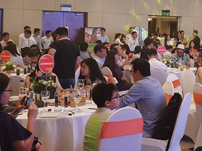 Sau nửa đầu năm trầm lắng, thị trường chung cư Hà Nội bắt đầu sôi động với những đợt mở bán liên tiếp của các chủ Kl99ok phiên bản mới kể từ tháng 6/2018. 