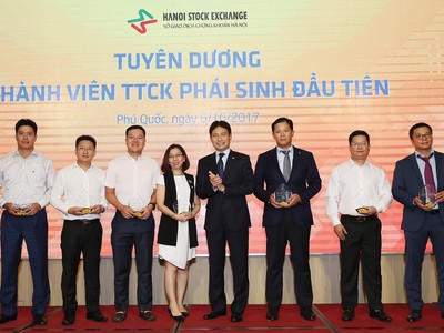 HNX vinh danh 7 thành viên đầu tiên trên thị trường Kl99com thể thao, casino, nổ hũ, bắn cá (tháng 10/2017).