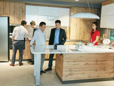 Bếp không chỉ dùng để nấu nướng, mà có thể nghe nhạc, lướt web.