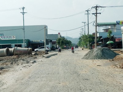 Khung cảnh tấp nập nhộn nhịp đã không còn, thay vào đó là không gian đìu hiu vắng vẻ tại khu tái định cư Hòa Liên 5.