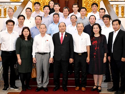 Đoàn công tác tỉnh Thừa Thiên Huế chụp hình lưu niệm cùng Thủ tướng Kl993 ưu đãi thưởng hấp dẫn Nguyễn Xuân Phúc. Ảnh: VGP
