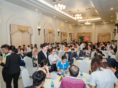 Chương trình “Thương vụ Kl99ok phiên bản mới đất nền cùng Tấn Phát” thu hút đông đảo khách hàng tham dự