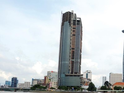 Các nhà Kl99ok phiên bản mới ngoại có xu hướng tìm dự án “đắp chiếu” để rót vốn. Trong ảnh: Saigon One Tower, dự án đang bị VAMC thu giữ. Ảnh: Đức Thanh