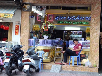 Phố vàng bạc tại TP.HCM vắng vẻ ngày Thần Tài