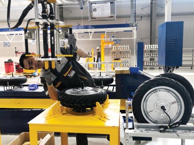 Việc đơn giản hóa và bãi bỏ thủ tục không còn phù hợp sẽ tạo thêm động lực cho khu vực Kl992 cổng game cá cược tư nhân phát triển. Trong ảnh: Nhà máy Kl994 nhà cái bóng đá world cup xe máy Vinfast tại Hải Phòng. Ảnh: Đức Thanh
