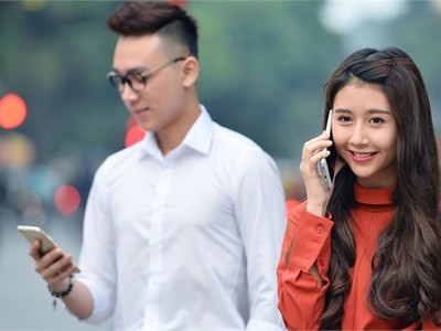 Ngoài việc các thuê bao có nhu cầu chuyển mạng giữ nguyên số thì đang có đợt "sóng ngầm" giữa các nhà mạng khi tung ra các chương trình áp sát khách hàng mời chào chuyển mạng với ưu đãi khủng.