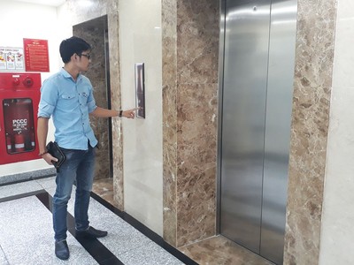 Cư dân sống tại chung cư cần được trang bị những kiến thức, kỹ năng cần thiết khi sử dụng thang máy