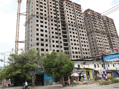Một dự án "đắp chiếu" tại đường Huỳnh Tấn Phát, quận 7, TP.HCM. Ảnh: Gia Huy