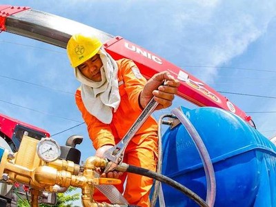 Nóng gay gắt, tiêu thụ điện lập đỉnh mới 38.147 MW, huy động nhiều tổ máy chạy dầu để đảm bảo cấp điện
