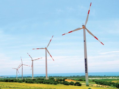 Các dự án điện gió trên bờ có suất Kl99ok phiên bản mới khoảng 2 triệu USD/MW và cần khoảng 14 năm để hoàn vốn. Ảnh: Lê Toàn