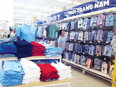 Gian hàng thời trang nam tại siêu thị Big C với các sản phẩm do Kl991.com World Cup 2026 Chính Thức Việt Nam cung ứng. Ảnh: Đức Thanh
