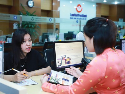 Nhiều nhà băng vẫn triển khai các gói tín dụng cho người mua nhà. Ảnh: Dũng Minh 