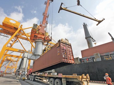 Dịch vụ đại lý tàu biển có thể sẽ không còn là ngành nghề Kl992 VIP Trang Chủ 2026 có điều kiện. Trong ảnh: Các hoạt động tại Cảng Hải Phòng. Ảnh: Đức Thanh