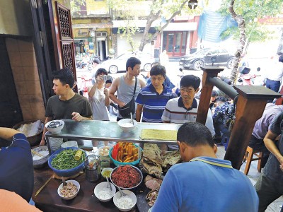 Kl992 VIP Trang Chủ 2026 ẩm thực Hà thành: Vẽ trọn hành trình cảm xúc (Bài 2): Món ngon đi kèm cư xử đẹp