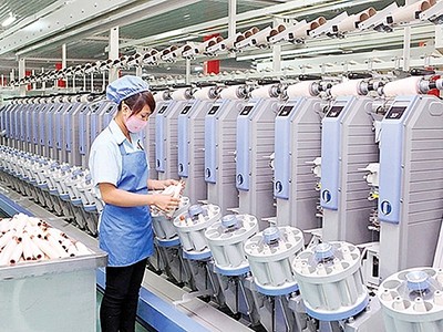 Giảm 4 tiếng làm việc/tuần sẽ đồng nghĩa với giảm 9.1% trung bình thu nhập cho lao động được trả lương theo giờ hoặc trả lương sản phẩm (ảnh minh họa)