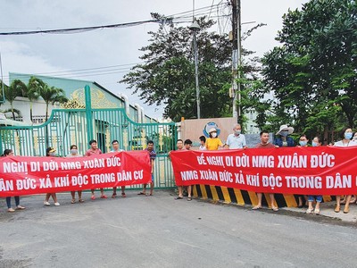 Người dân yêu cầu di dời 
Nhà máy Giấy Xuân Đức
