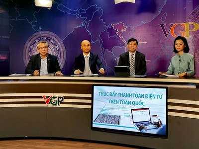 Các diễn giả tham gia tọa Đàm  tọa đàm với chủ đề: “Thúc đẩy thanh toán điện tử trên toàn quốc” từ trái sang phải: ông Phùng Anh Tuấn, Tổng thư kí Hiệp hội các nhà Kl99ok phiên bản mới Kl991.com nạp rút nhanh Việt Nam (VAFI), ông Phạm Trung Kiên, Tổng Giám đốc Tổng công ty Dịch vụ số Viettel và ông Đặng Hoàng Hải, Cục trưởng Cục Thương mại điện tử và Kl992 cổng game cá cược số (Bộ Công Thương).