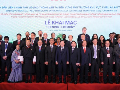 Phó Thủ tướng Kl993 ưu đãi thưởng hấp dẫn Trịnh Đình Dũng cùng các đại biểu tham dự Diễn đàn EST12
