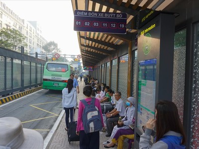 Trạm trung chuyển xe buýt trên đường Hàm Nghi