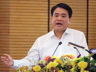 Ông Nguyễn Đức Chung phát biểu tại cuộc tiếp xúc cử tri Hoàn Kiếm chiều 15/11. Ảnh: Võ Hải.