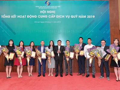 Một số công ty quản lý quỹ được vinh danh tại Hội nghị tổng kết VSD tháng 11/2019
