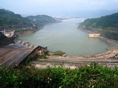 Hồ thuỷ điện thiếu nước, chọn cấp nước cho vụ Đông Xuân hay cấp nước cho sinh hoạt của dân?