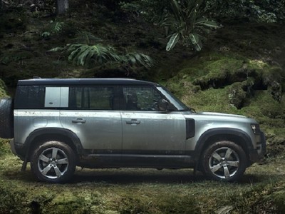 Dòng xe Defender giá khởi điểm từ 3,715 tỷ đồng