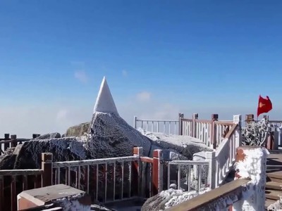 Băng phủ trắng Fansipan đúng ngày khai hội lễ hội khèn hoa 2020