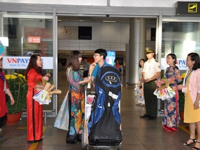 Thành phố Đà Nẵng yêu cầu các công ty lữ hành tạm dừng việc đón khách từ các vùng dịch.