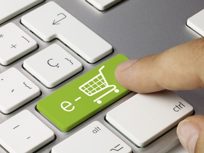 Bán hàng online, giao hàng nhanh tăng trưởng phi mã